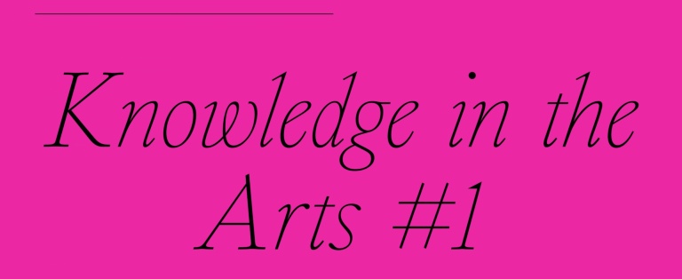 Pink plakat der annoncerer arrangementer ved Center for Kunstnerisk Viden og Udvikling