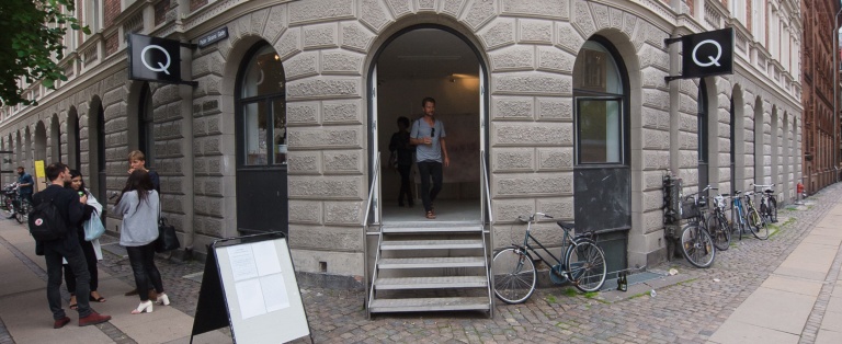 Indgang til udstillingsstedet Q