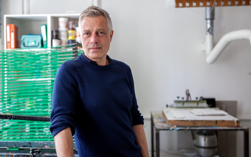 Lektor og leder af Laboratoriet for Serigrafi og Risografi Lars Grenaae