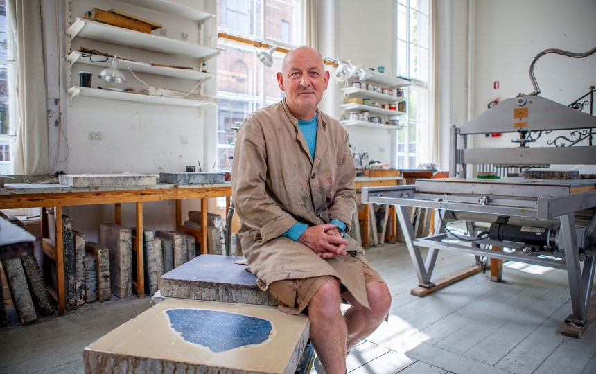 Lektor og leder af Laboratoriet for Dybtryk, Højtryk og Litografi Finn Naur