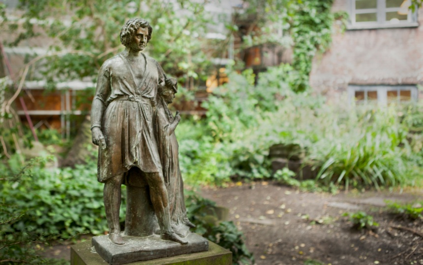 Bronzestatue i Billedhuggerhaven