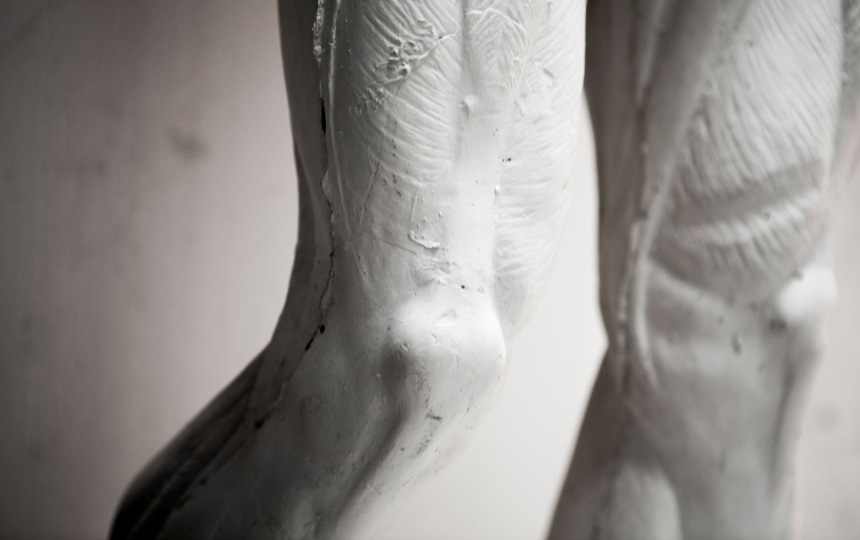 Detalje fra gipsskulptur