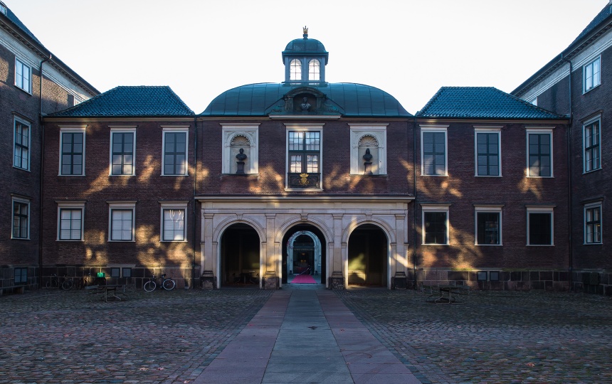 Port med tre buer i fløj af Kunsthal Charlottenborg