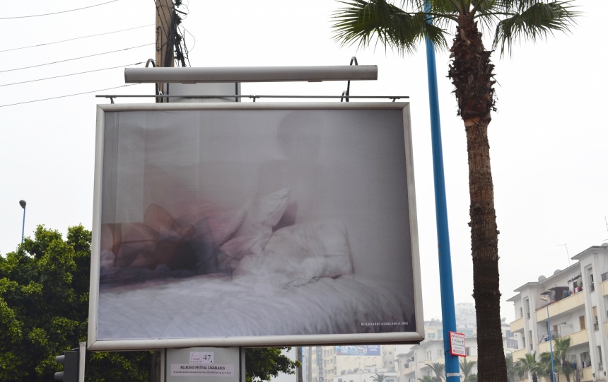 Kunstværk udstillet på billboardplads i Casablanca
