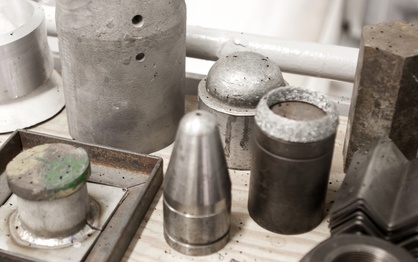 Ståltilbehør til maskiner i laboratoriet for Konstruktion