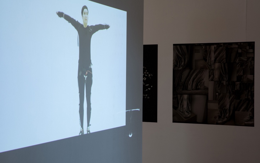 Kunstværk projiceret på væg i udstillingsrum på Kunsthal Charlottenborg