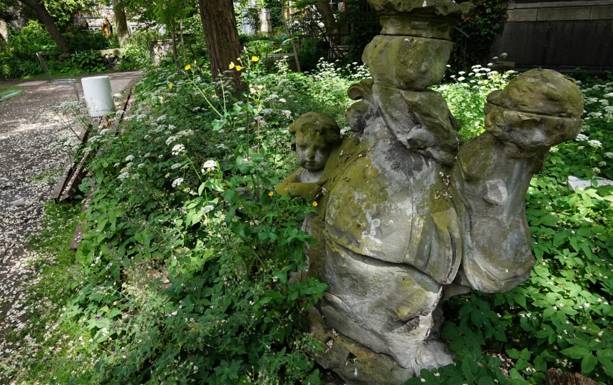 skulptur i buskads i Billedhuggerhaven