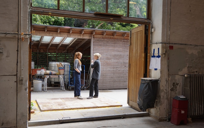 To studerende på Billedhuggerskolen, Charlottenborg