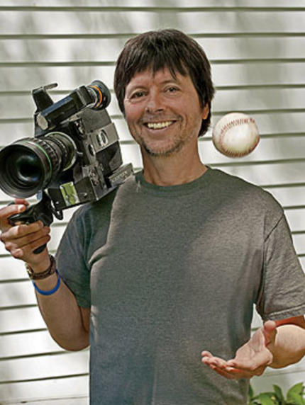 Billede af mand, kamera og bold