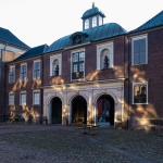 Port med tre buer i en af fløjene af Charlottenborg Slot